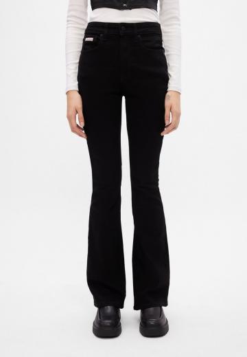 Клешеные джинсы