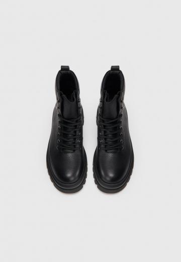 Ботинки на шнуровке