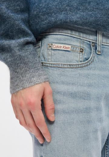 Узкие джинсы