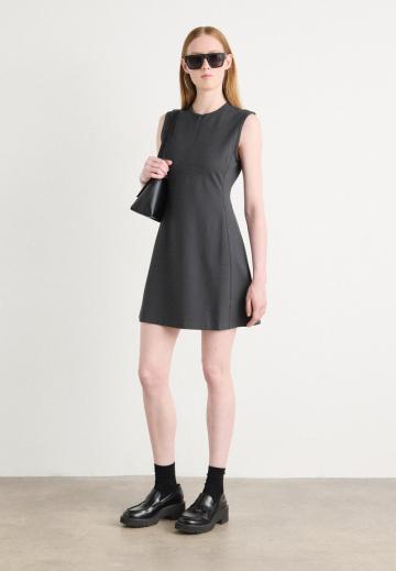 Короткое платье