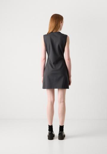 Короткое платье