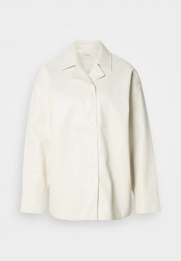 Пальто из искусственной кожи