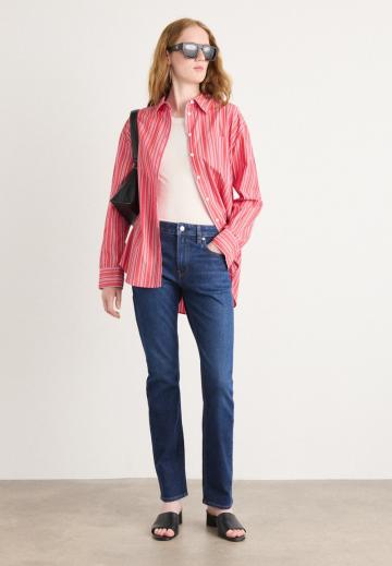 Прямые джинсы