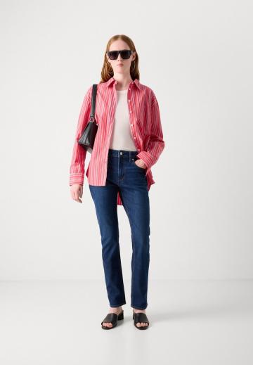 Прямые джинсы