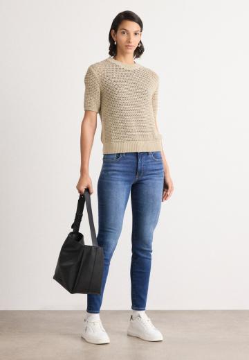 Узкие джинсы