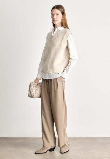 Пуловер без рукавов