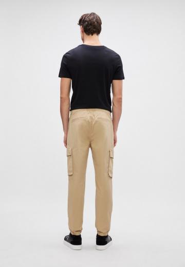 Брюки с накладными карманами