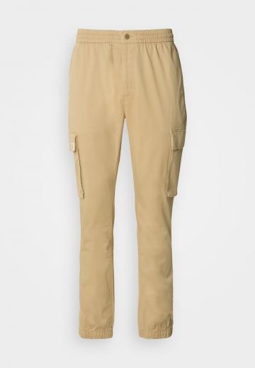 Брюки с накладными карманами