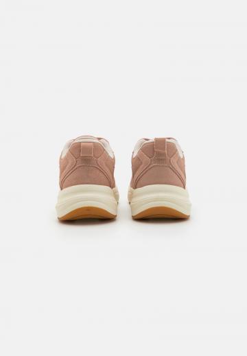 Гандбольные кроссовки