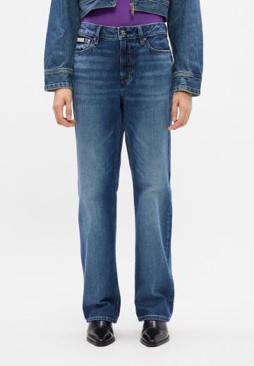 Прямые джинсы