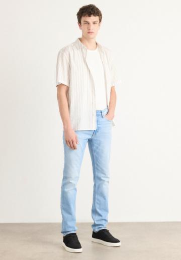 Узкие джинсы