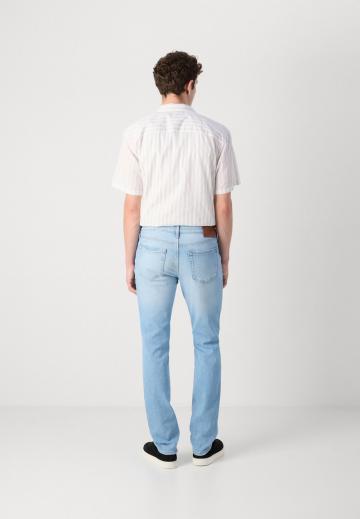 Узкие джинсы