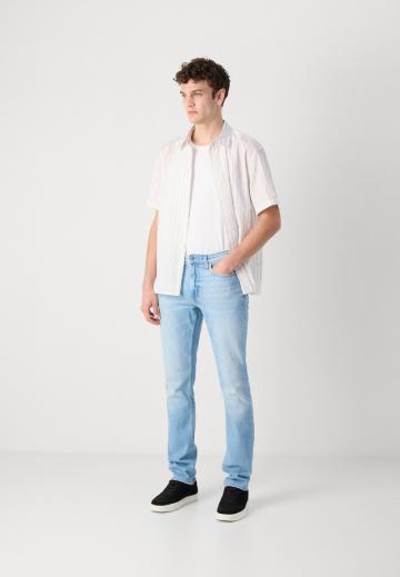 Узкие джинсы