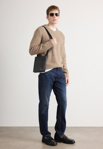 Узкие джинсы