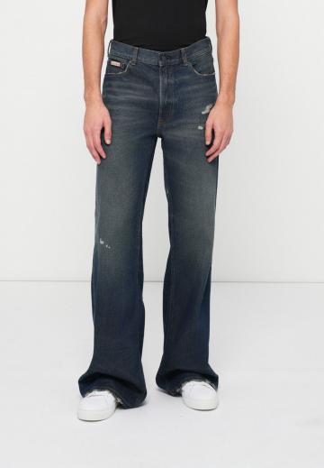 Прямые джинсы