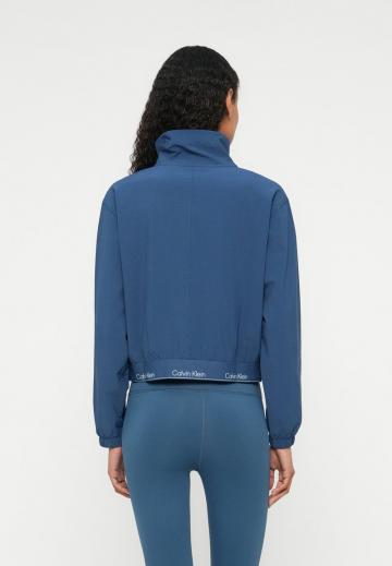 Спортивная куртка