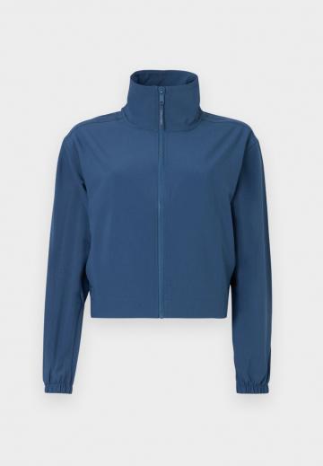 Спортивная куртка