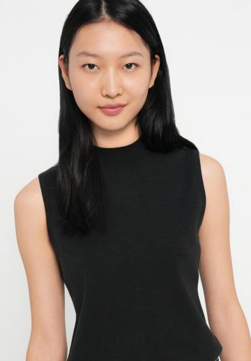 Пуловер без рукавов