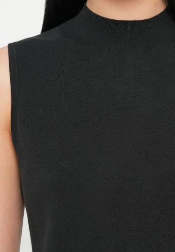 Пуловер без рукавов