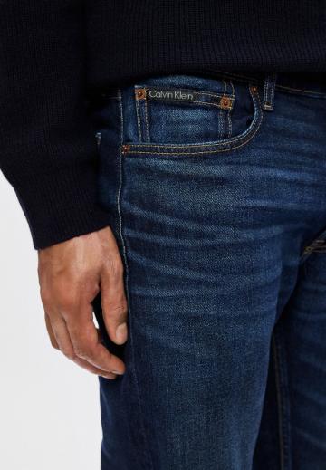 Узкие джинсы