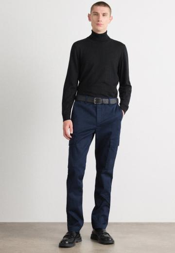 Брюки с накладными карманами