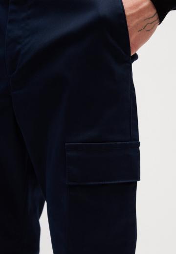 Брюки с накладными карманами
