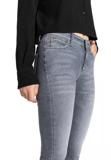 Короткие джинсы