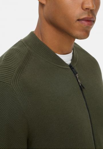 Вязаная кофта