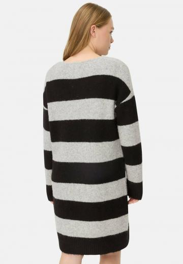 Вязаное платье