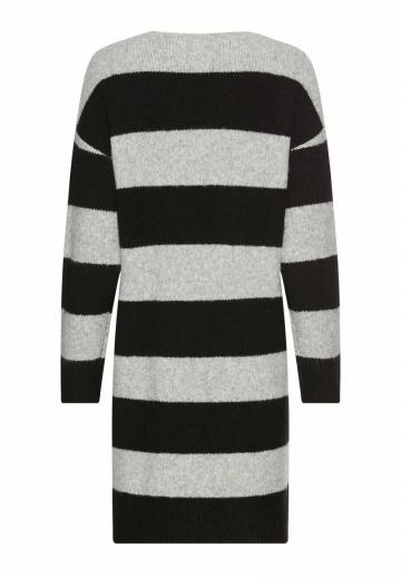 Вязаное платье