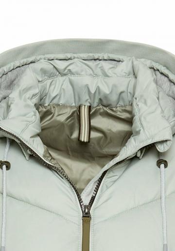 Длинный жилет