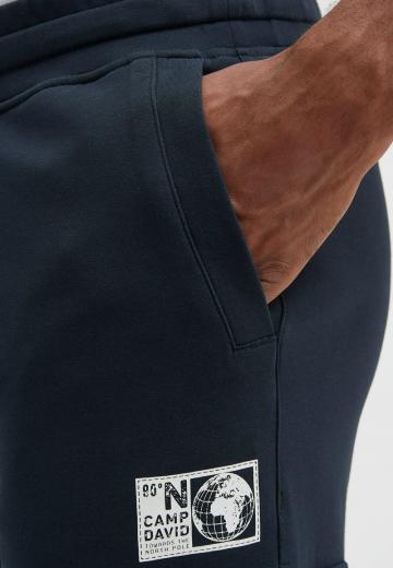 Брюки с накладными карманами