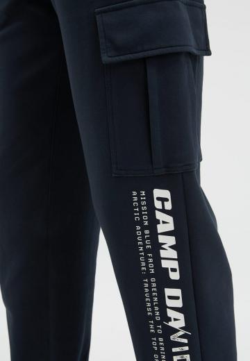 Брюки с накладными карманами