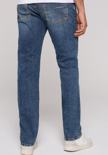 Прямые джинсы