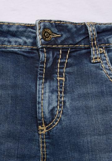 Прямые джинсы