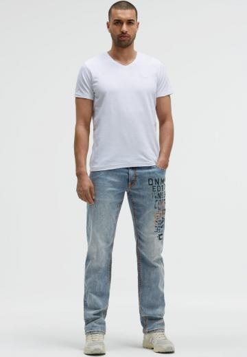 Прямые джинсы