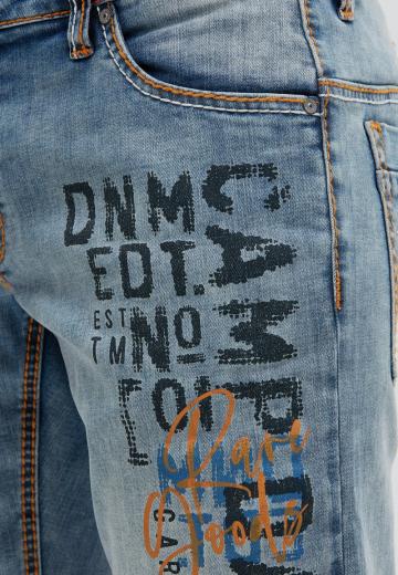 Прямые джинсы