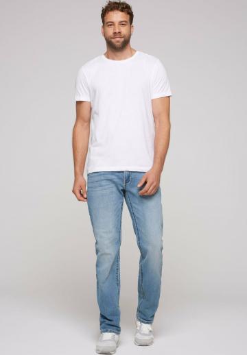 Прямые джинсы