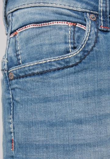 Прямые джинсы