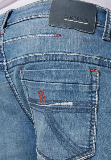 Прямые джинсы