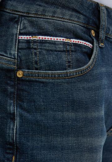 Прямые джинсы