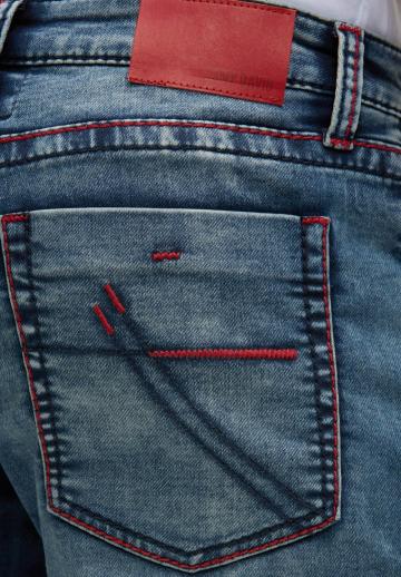 Прямые джинсы