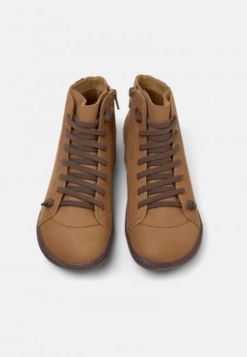 Ботинки на шнуровке