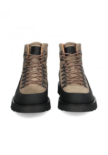 Походные ботинки