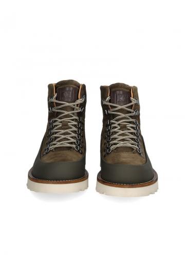 Ботинки на шнуровке