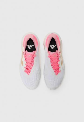 Теннисные кроссовки