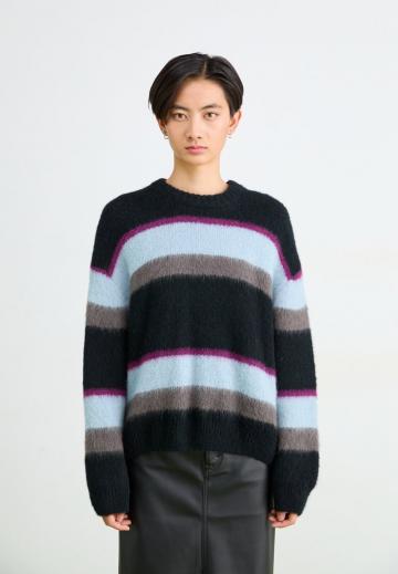 Пуловер в полоску
