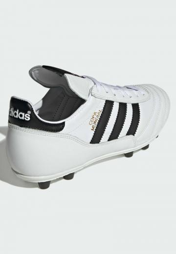 Футбольные бутсы