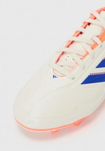 Футбольные бутсы