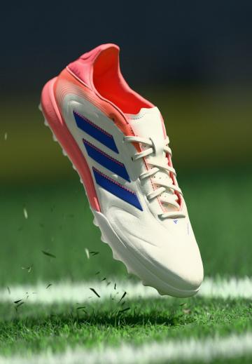 Футбольные бутсы